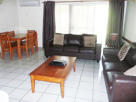 The Shores Holiday Apartments - Lightning Ridge Tourism 3