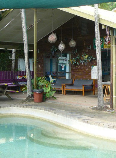 Backpackers By The Bay - Lightning Ridge Tourism 1