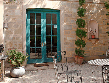 Mallyons Executive Villas - Lightning Ridge Tourism 0