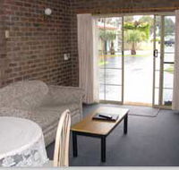 Southern Cross Holiday Apartments - Lightning Ridge Tourism