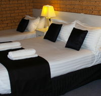 Golden Harvest Motor Inn - Lightning Ridge Tourism