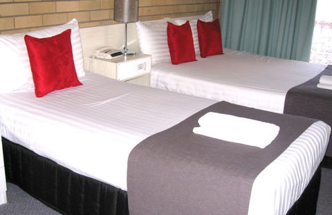 Golden Harvest Motor Inn - Lightning Ridge Tourism 2
