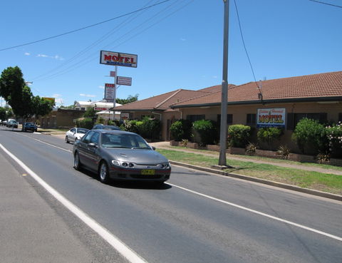 Golden Harvest Motor Inn - Lightning Ridge Tourism 3