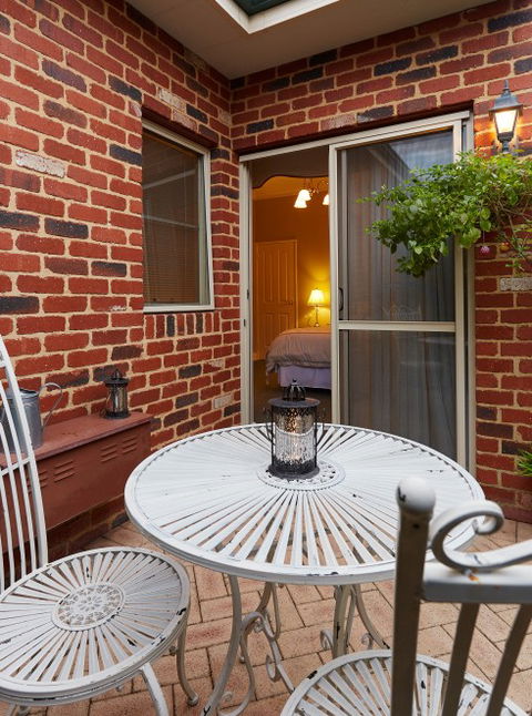 Durham Lodge - Lightning Ridge Tourism 0