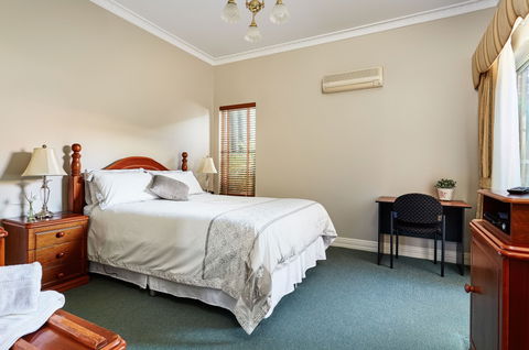 Durham Lodge - Lightning Ridge Tourism 1