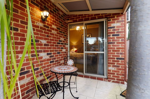 Durham Lodge - Lightning Ridge Tourism 4