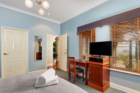 Durham Lodge - Lightning Ridge Tourism 5
