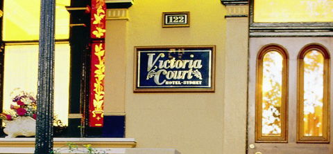Victoria Court Hotel - Lightning Ridge Tourism 0