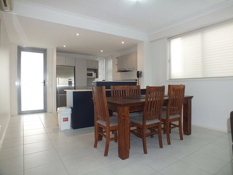 Pacific Marina Apartments - Lightning Ridge Tourism 10