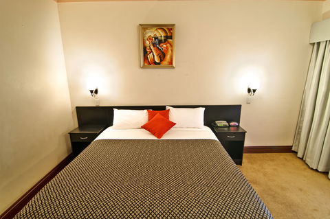 Heritage Country Motel - Lightning Ridge Tourism 1
