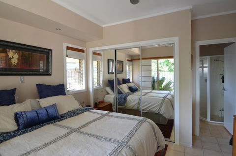 Hastings Cove Holiday Apartments - Lightning Ridge Tourism 0