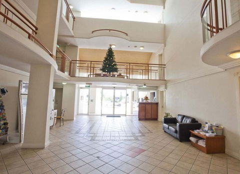 Regency On The Beach - Lightning Ridge Tourism 1