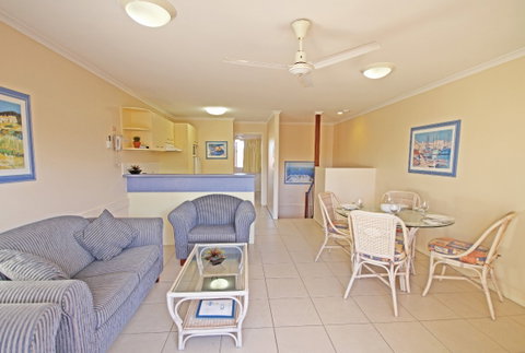 Coolum Beach Getaway Resort - Lightning Ridge Tourism 3