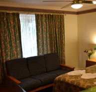 Palms Bed and Breakfast - Lightning Ridge Tourism