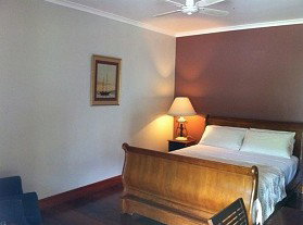 Daintree Manor - Lightning Ridge Tourism 1
