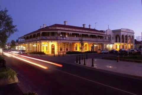 Jens Town Hall Hotel - Lightning Ridge Tourism 3
