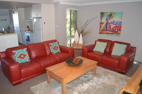 Outrigger Bay Apartments - Lightning Ridge Tourism 6