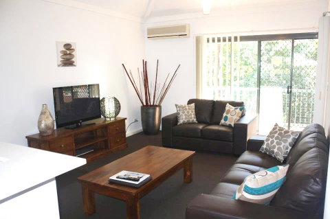 Outrigger Bay Apartments - Lightning Ridge Tourism 7