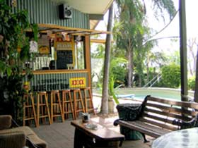 Backpackers By The Bay - Lightning Ridge Tourism 0