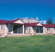 The Mac's Beachfront Villas - Lightning Ridge Tourism