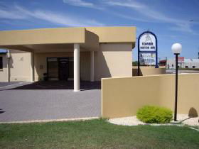 Golden Chain Tower Motor Inn - Lightning Ridge Tourism 0