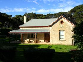 Dudley Villa - Lightning Ridge Tourism 0