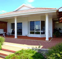 Close Encounters Bed and Breakfast - Lightning Ridge Tourism