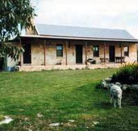 Mt Dutton Bay Woolshed Heritage Cottage - Lightning Ridge Tourism