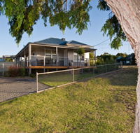 Serenity Holiday House - Lightning Ridge Tourism