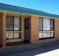 Stansbury Villas - Lightning Ridge Tourism