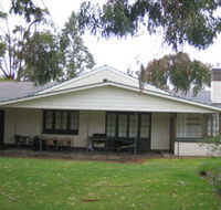 Naracoorte Cottages - Pinkerton Hill - Lightning Ridge Tourism