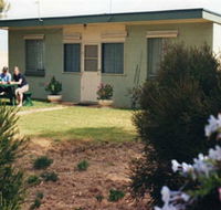 Oaklands Fishing Cottage - Lightning Ridge Tourism