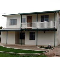 Louth Bay Holiday Apartment - Lightning Ridge Tourism