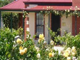 Wine And Roses Bed And Breakfast - Lightning Ridge Tourism 0