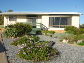 Oaklands Beach House - Lightning Ridge Tourism 0