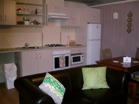 Little Para Cottage - Lightning Ridge Tourism 0