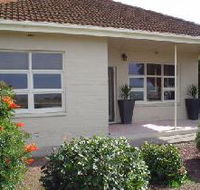 BeachBums Beach House - Lightning Ridge Tourism