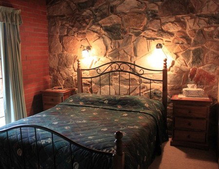 Langmeil Cottages - Lightning Ridge Tourism 3