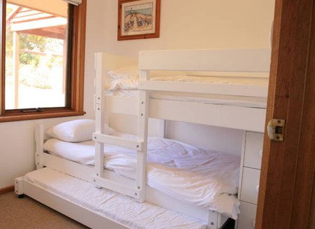 Ocean Blue At Penneshaw - Lightning Ridge Tourism 4