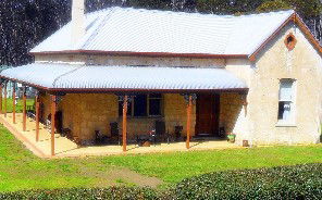 Dudley Villa - Lightning Ridge Tourism 1