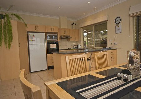 Searenity Holiday Accommodation - Lightning Ridge Tourism 2
