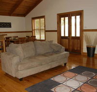 Beachport Retreat - Lightning Ridge Tourism