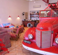 The Fire Station Inn - Fire Engine Suite - Lightning Ridge Tourism