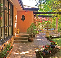 Adelaide Hills Retreats - Villa Lemoni - Lightning Ridge Tourism