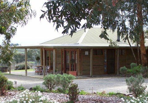 McLaren Ridge 1 - McLaren Ridge Log Cabins - Lightning Ridge Tourism 5