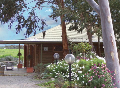 McLaren Ridge 1 - McLaren Ridge Log Cabins - Lightning Ridge Tourism 6