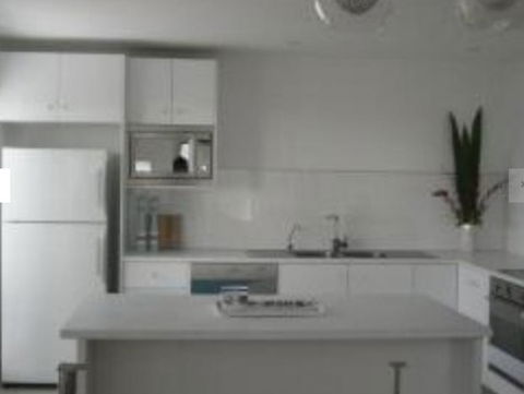 Kingston Shore Villas - Lightning Ridge Tourism 1