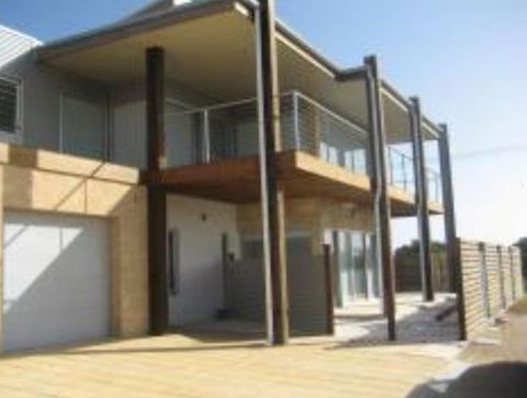 Kingston Shore Villas - Lightning Ridge Tourism 2