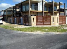 Kingston Shore Villas - Lightning Ridge Tourism 3