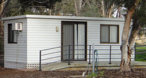 Long Island Caravan Park Cabins - Lightning Ridge Tourism 1
